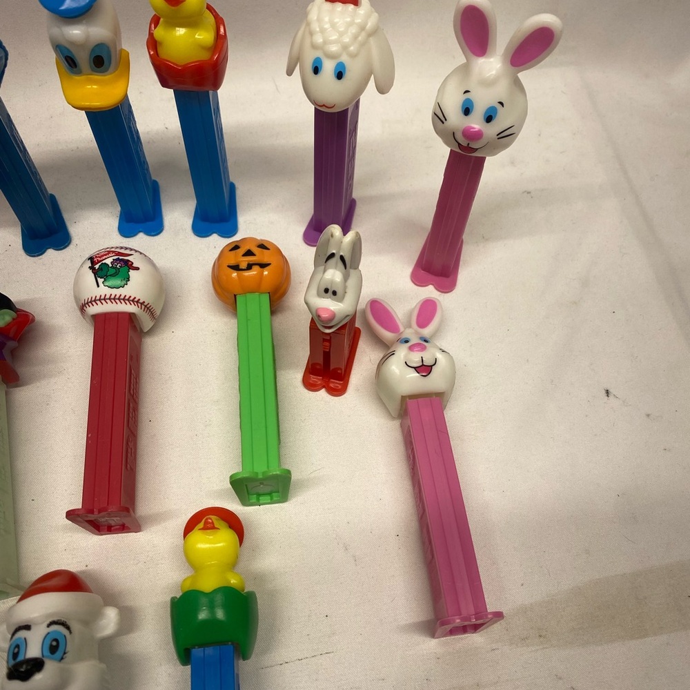 Rare Vintage Pez Candy Dispensers 19 - Picture 4 of 7
